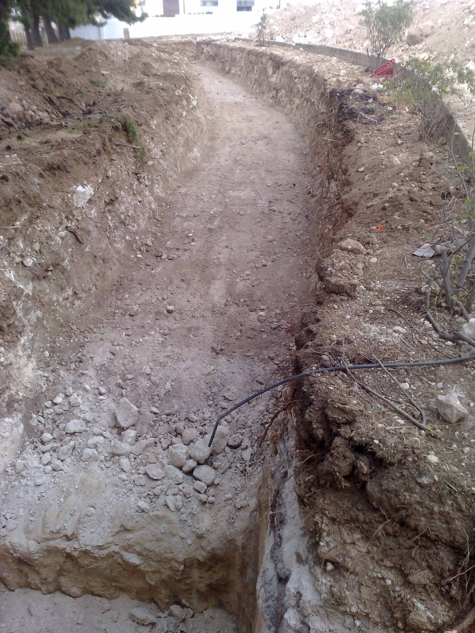 gestione/img/uploadProject/47/04_scavo trincea drenante.jpg.